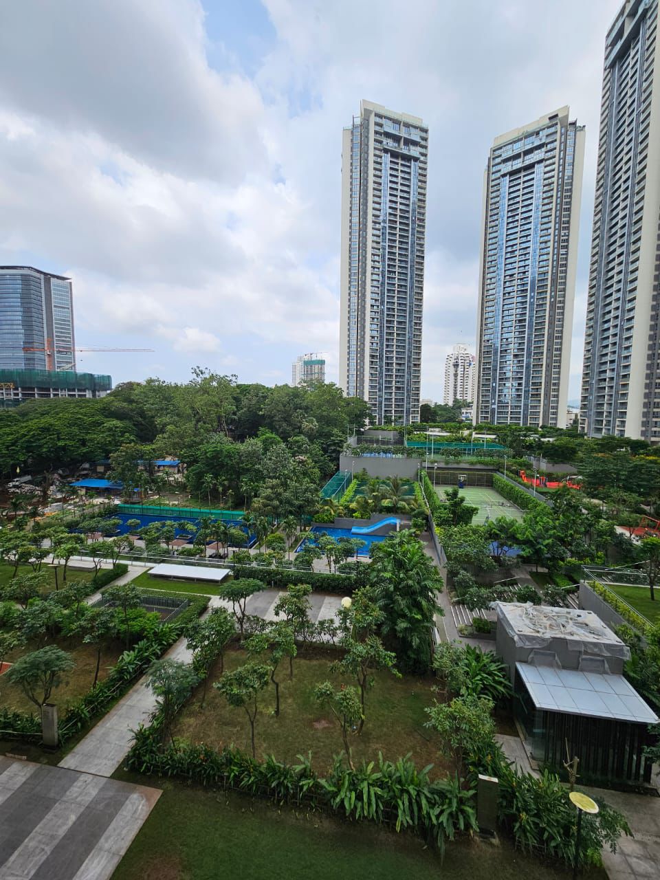 Exclusive 3 BHK apartment in Oberoi Esquire, Goregaon East for rent